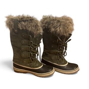 Sorel Joan of Artic Olive and Black Fur-Lined Boots